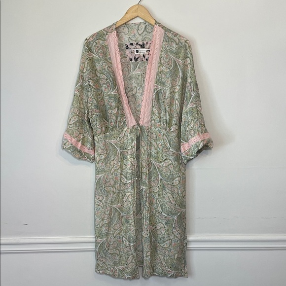 Floreat Anthropologie Women’s Lightweight Paisley Robe Green with Pink Lace S - Picture 1 of 8